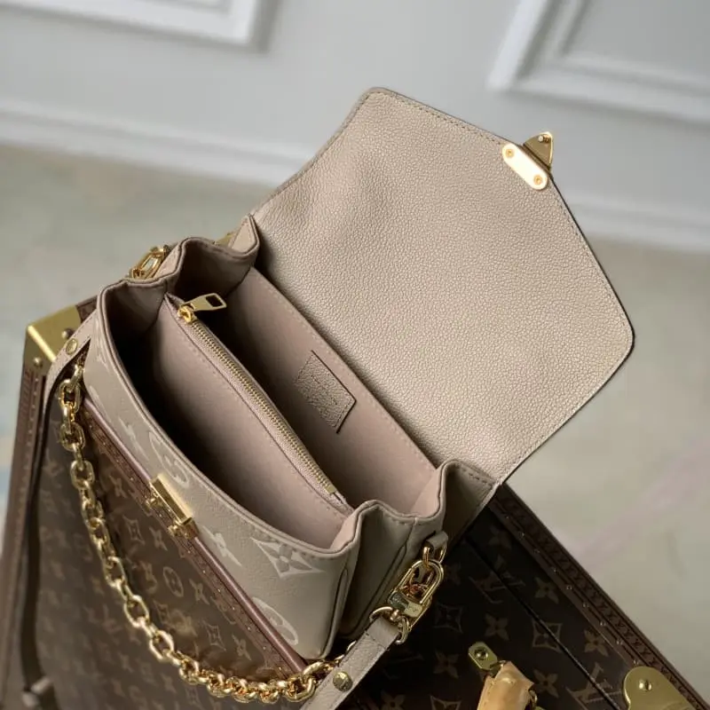 M23081 21.5x13.5x6cm High Quality Bags - Image 8