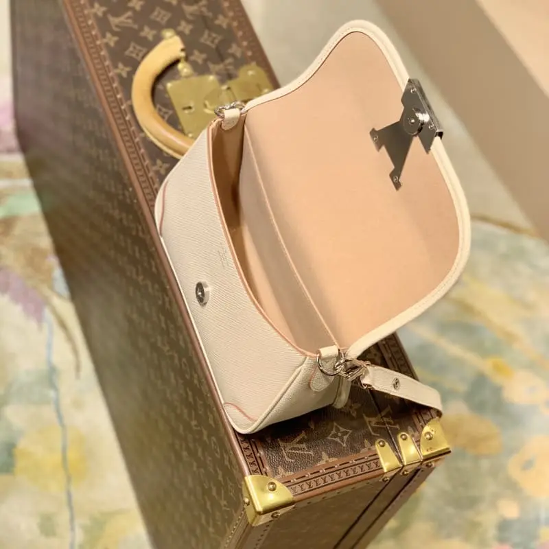 M59457 24.5x15.5x9cm High Quality Bags - Image 7