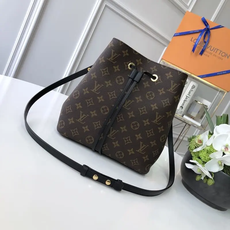 M44020 26X22X27cm High Quality Bags