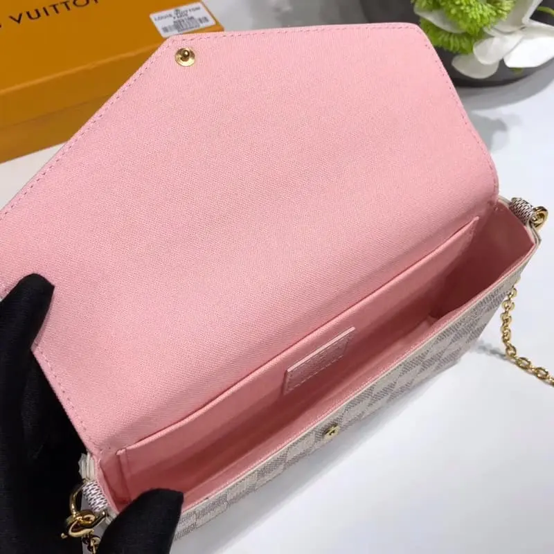 M63106 21x11x2cm High Quality Bags - Image 8