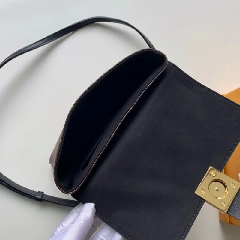 M44141 S1 21x17x8cm High Quality Bags - Image 8