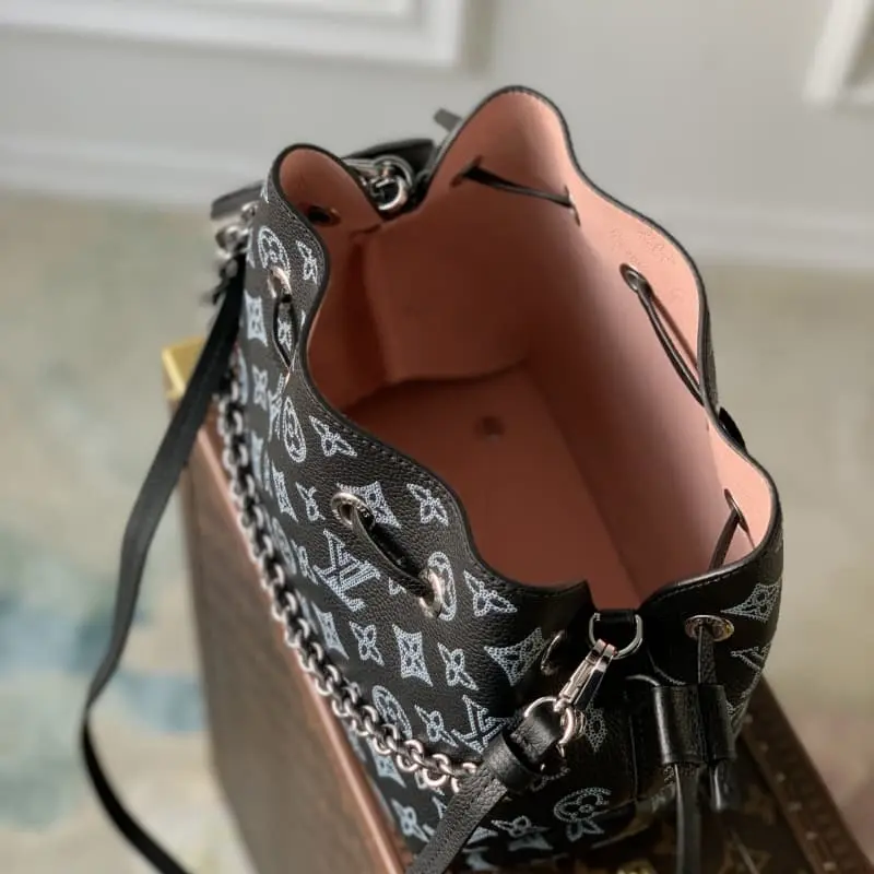 M59200 Black 32x23x13cm High Quality Bags - Image 8