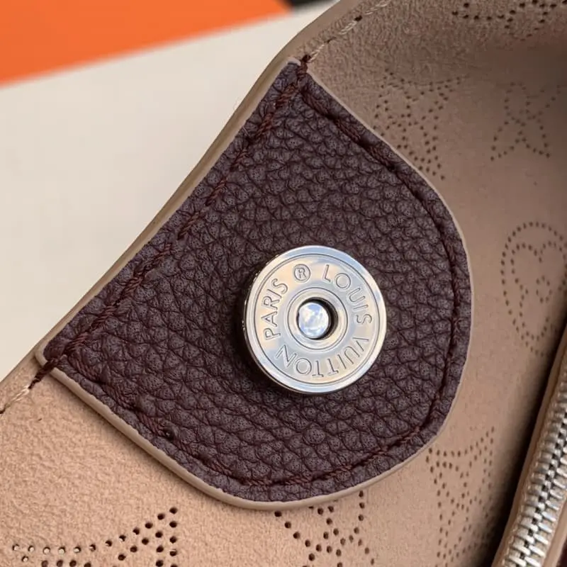 M53188 Brown 35x40x17cm High Quality Bags - Image 7