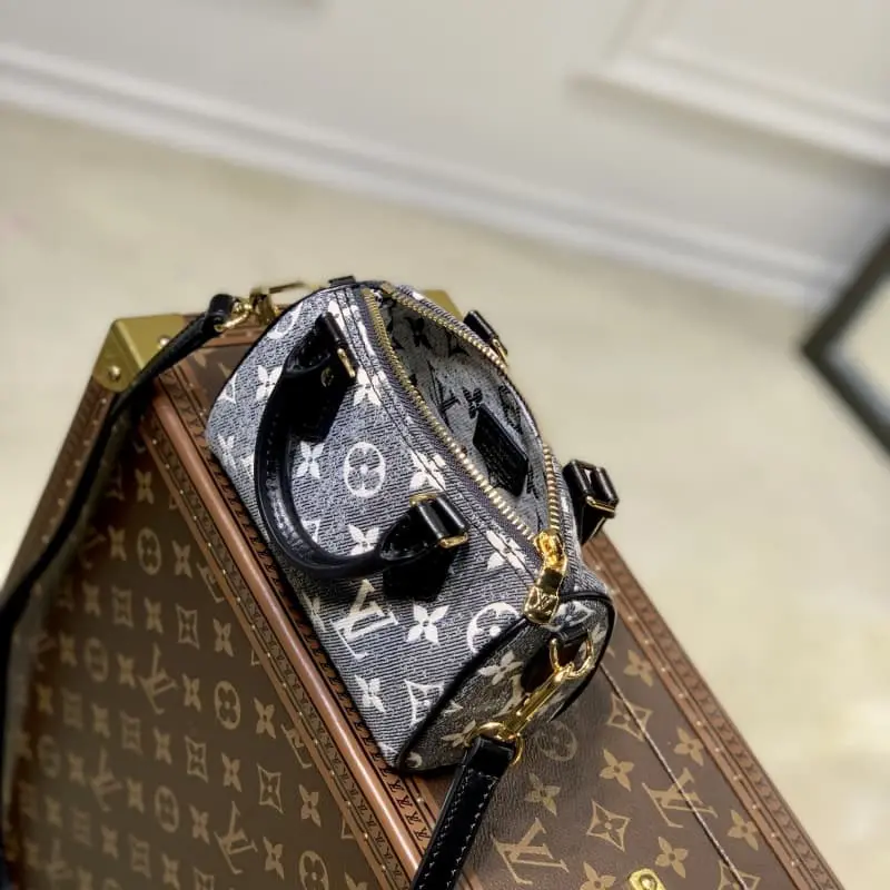 M82242 16x11x9cm High Quality Bags - Image 8