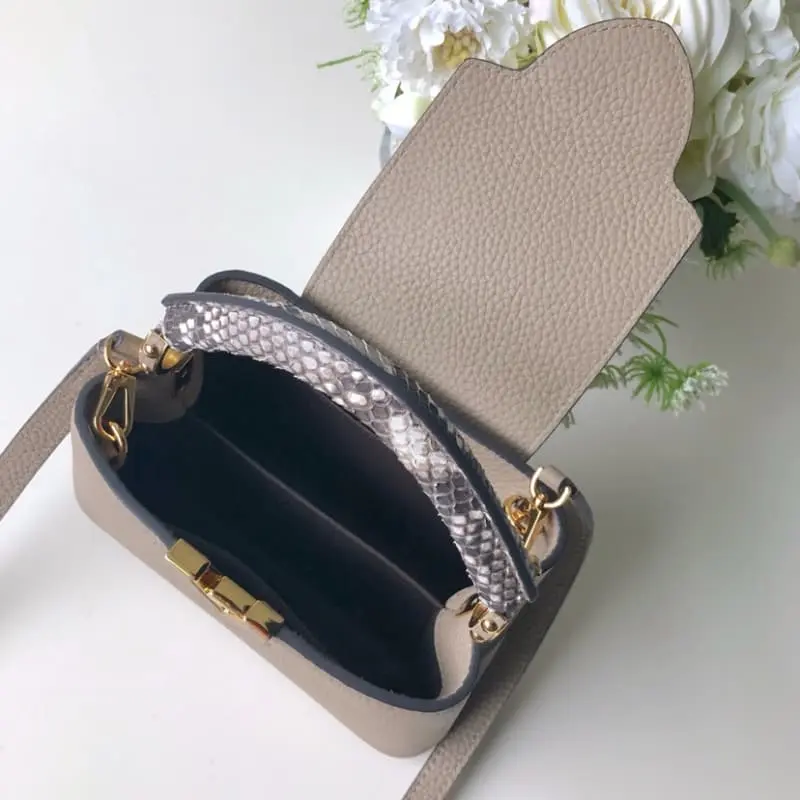 N92802 21x14x8cm High Quality Bags - Image 8