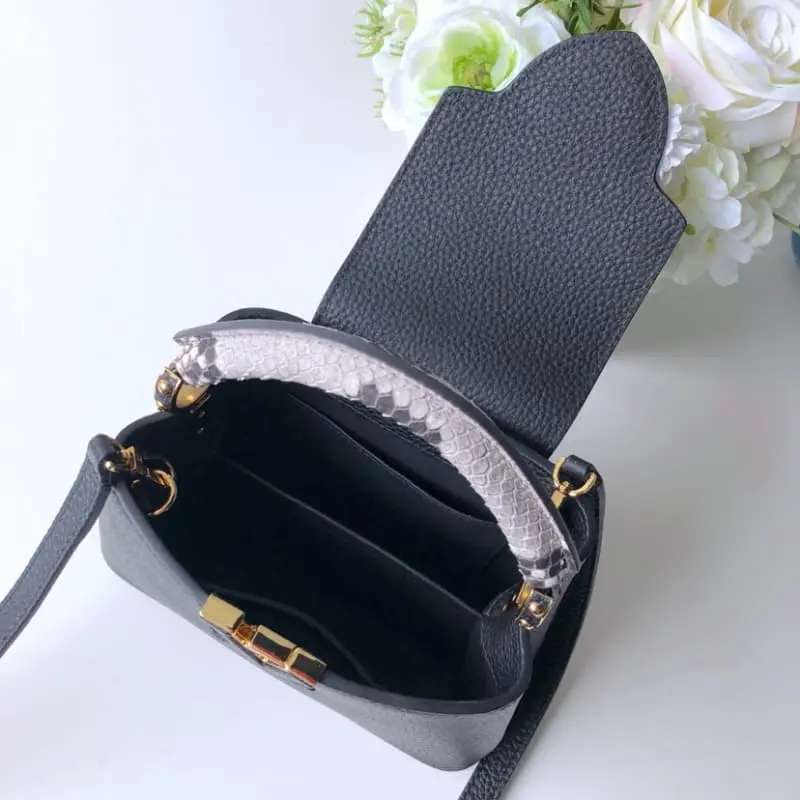 N92800 21x14x8cm High Quality Bags - Image 8