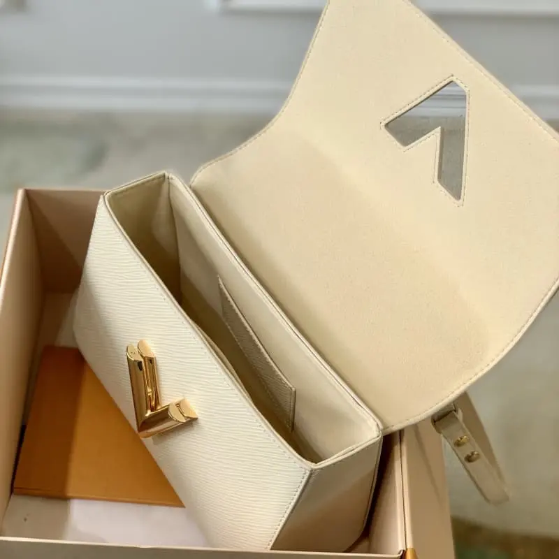 M59896 23x17x9.5cm High Quality Bags - Image 7