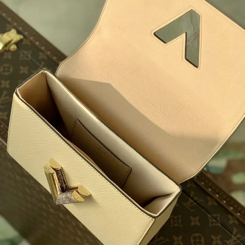 M59033 S1 23x17x9.5cm High Quality Bags - Image 8