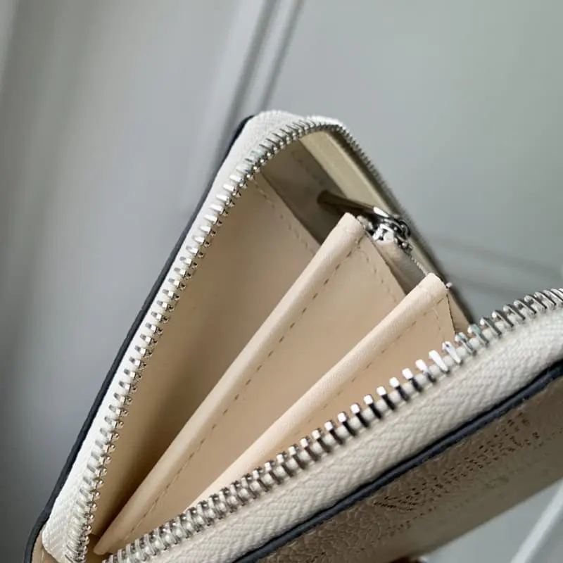 M61869 White 19x10cm High Quality Bags - Image 8