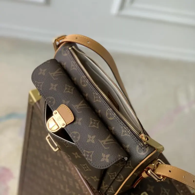 M60006 27x10x15cm High Quality Bags - Image 8