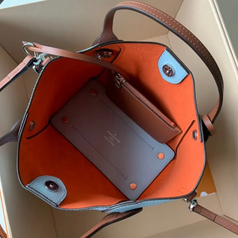 M54350 23x21x13cm High Quality Bags - Image 7