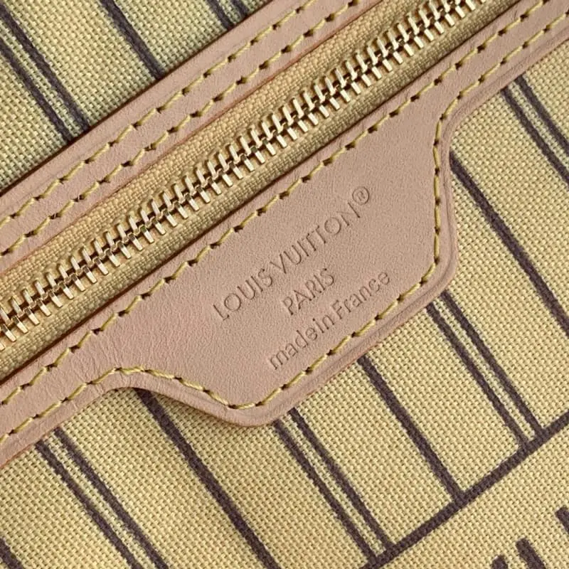 M11948 32x19x39cm High Quality Bags - Image 8