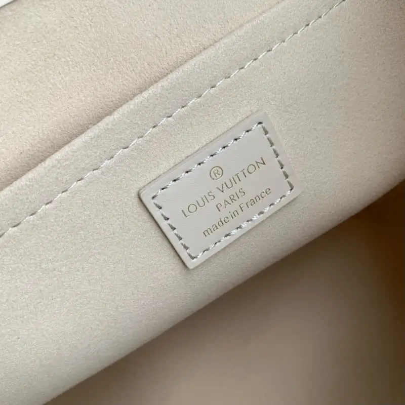 M47185 Large White 37x26x14cm High Quality Bags - Image 8