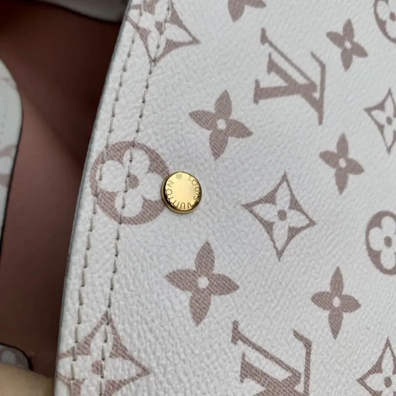 M24409 34x34x13.5cm High Quality Bags - Image 8