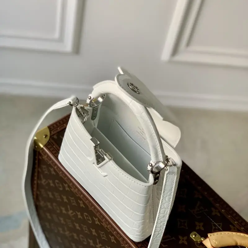 M48865 WhiteMini 21x14x8cm High Quality Bags - Image 8