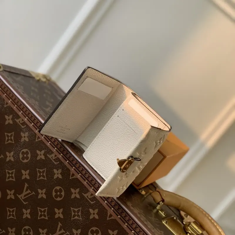 M81071 White (embossed) 11.5x8.5x4cm High Quality Bags - Image 8