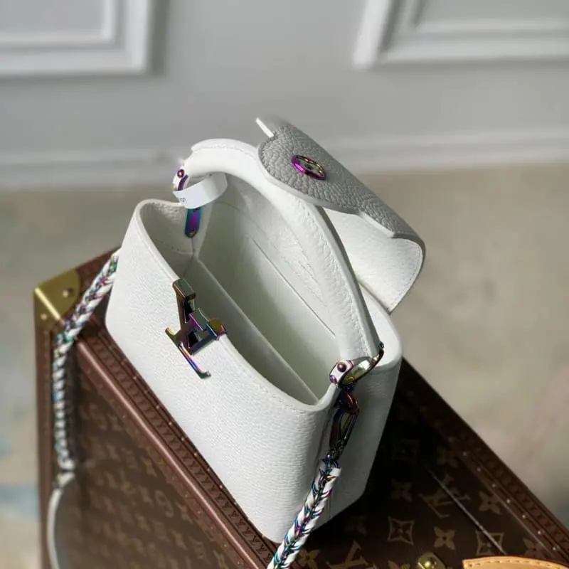 M22055 WhiteMini 21x14x9cm High Quality Bags - Image 8