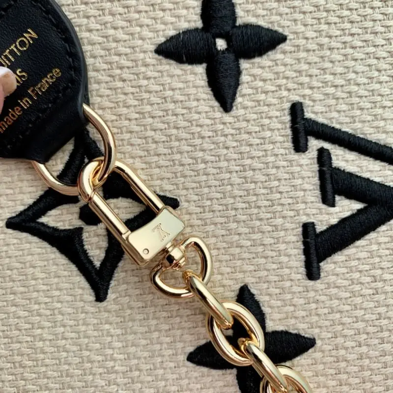 M82521 25x20x5.5cm High Quality Bags - Image 8