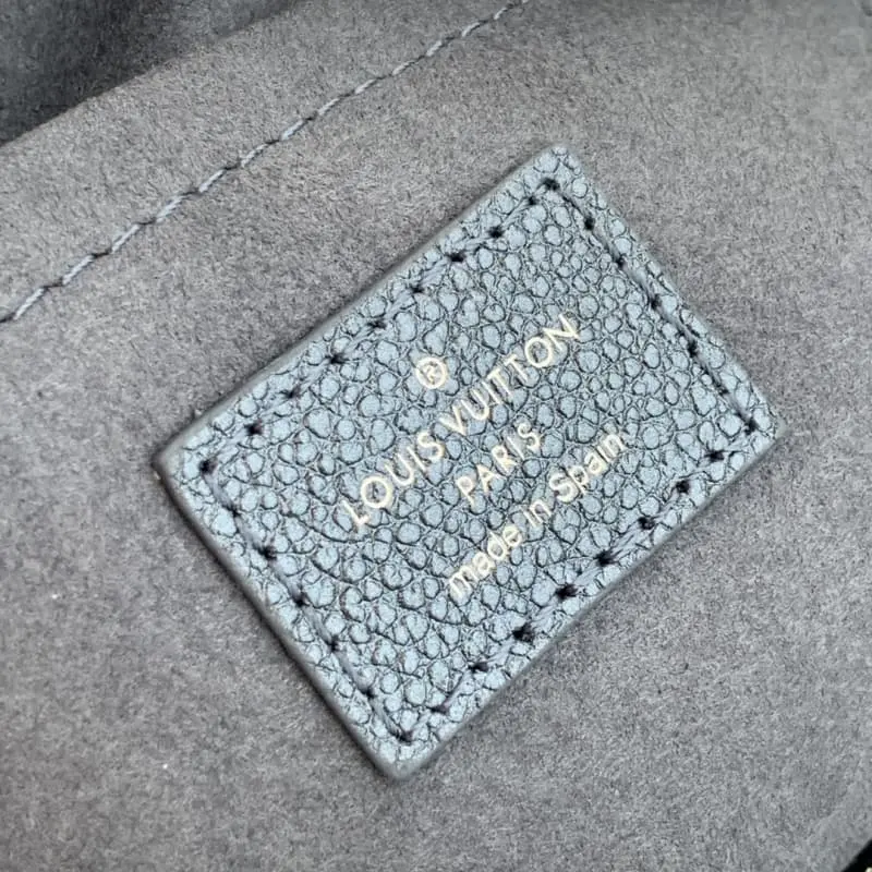 M58958 20.5x13.5x12cm High Quality Bags - Image 7