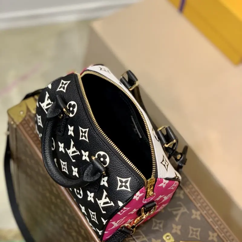 M46088 20.5x13.5x12cm High Quality Bags - Image 8