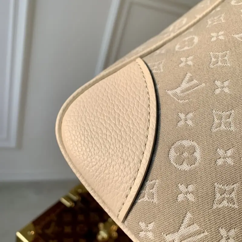 M95225 White 19x30x10cm High Quality Bags - Image 8