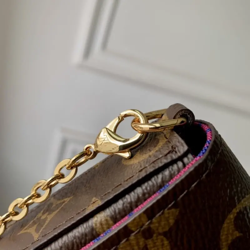 M82108 21x12x3cm High Quality Bags - Image 8