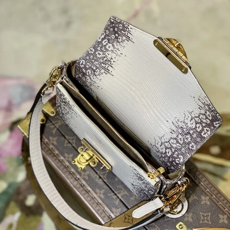 M20393 24x15x6cm High Quality Bags - Image 7