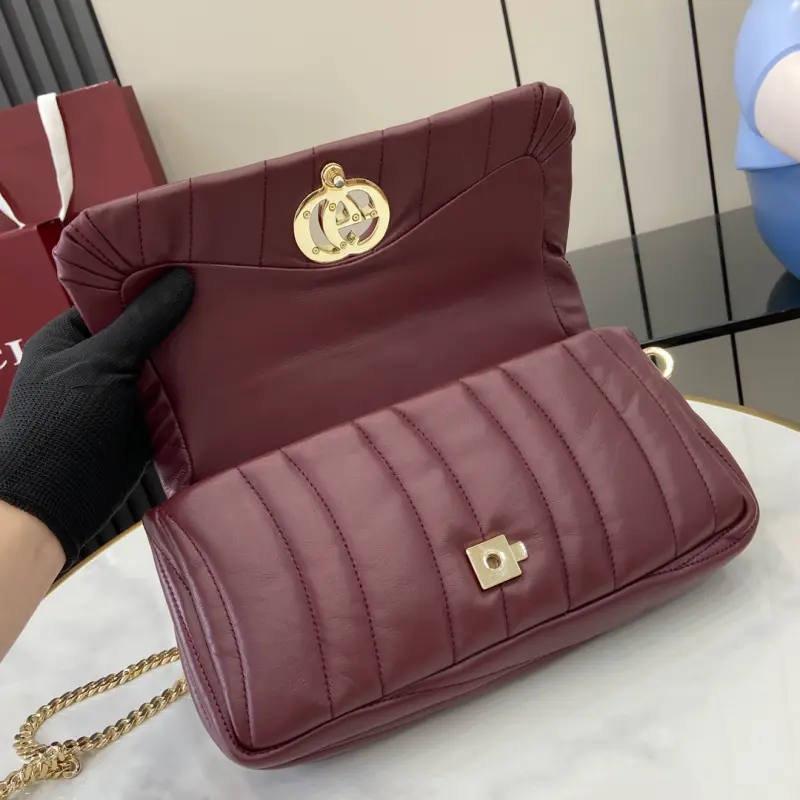 806016 CM 3 High-Quality Bags - Image 8