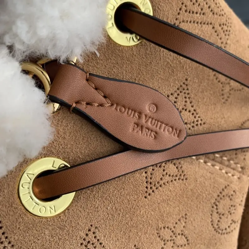 M11839 22x14x19cm High Quality Bags - Image 8