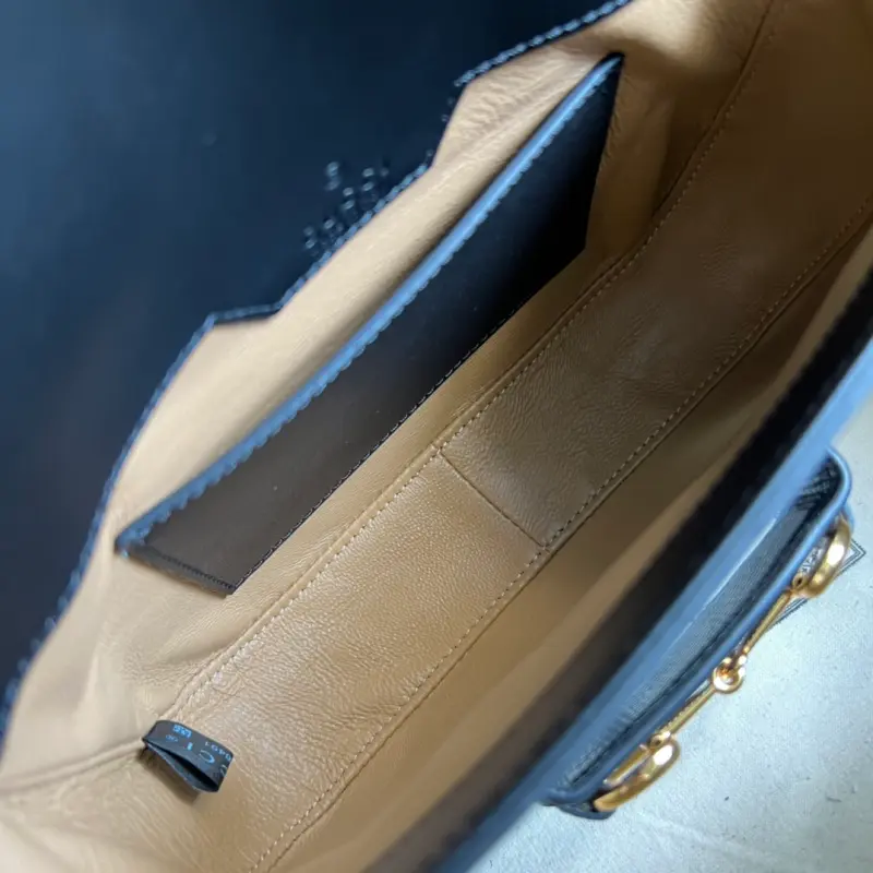 675801 CM 4 High-Quality Bags - Image 8