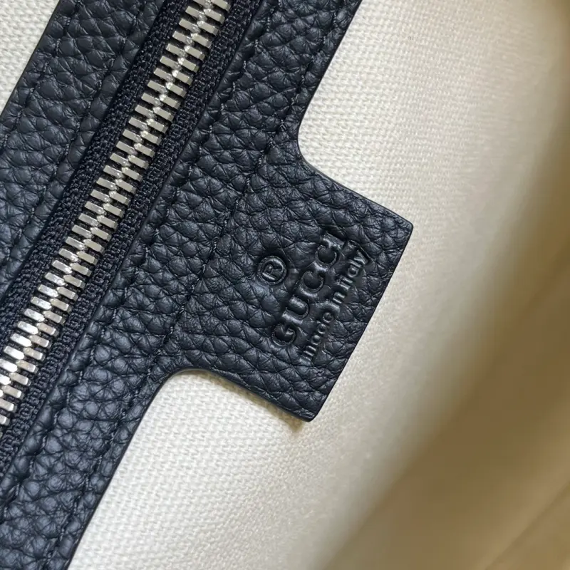 658573 CM 3 High-Quality Bags - Image 8