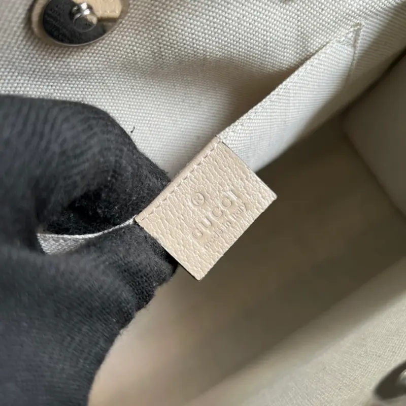 605614 CM 7 High-Quality Bags - Image 8