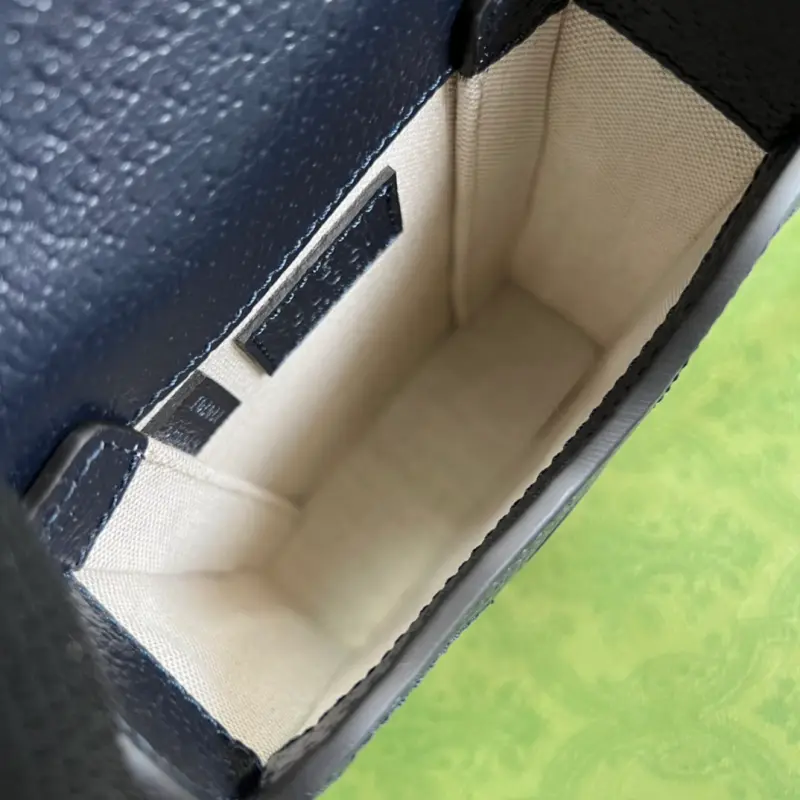 696056 CM 3 High-Quality Bags - Image 8