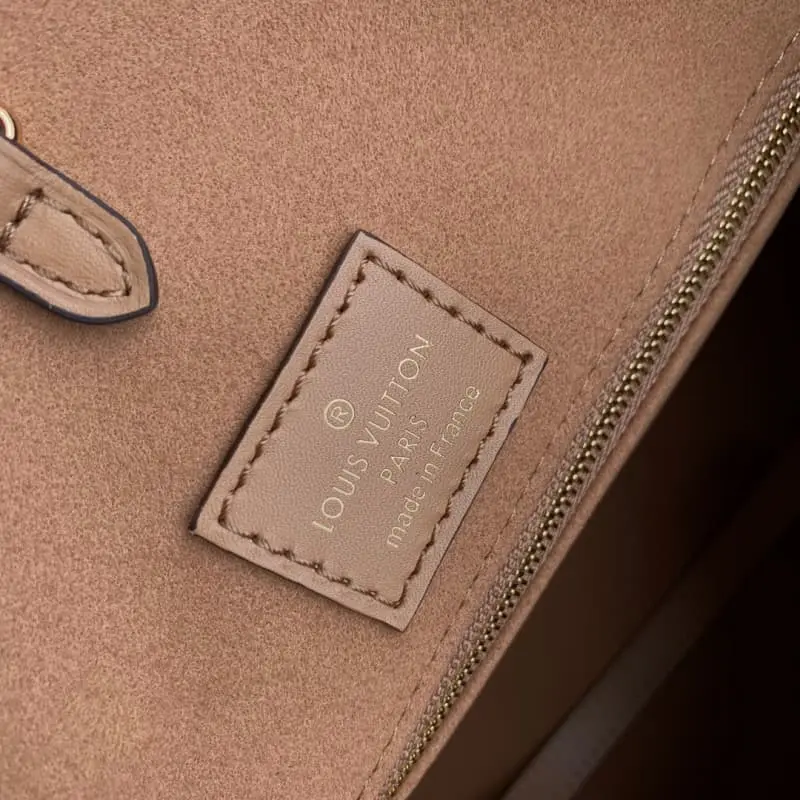 M45595 Light yellow silk screen 35x27x14cm High Quality Bags - Image 8