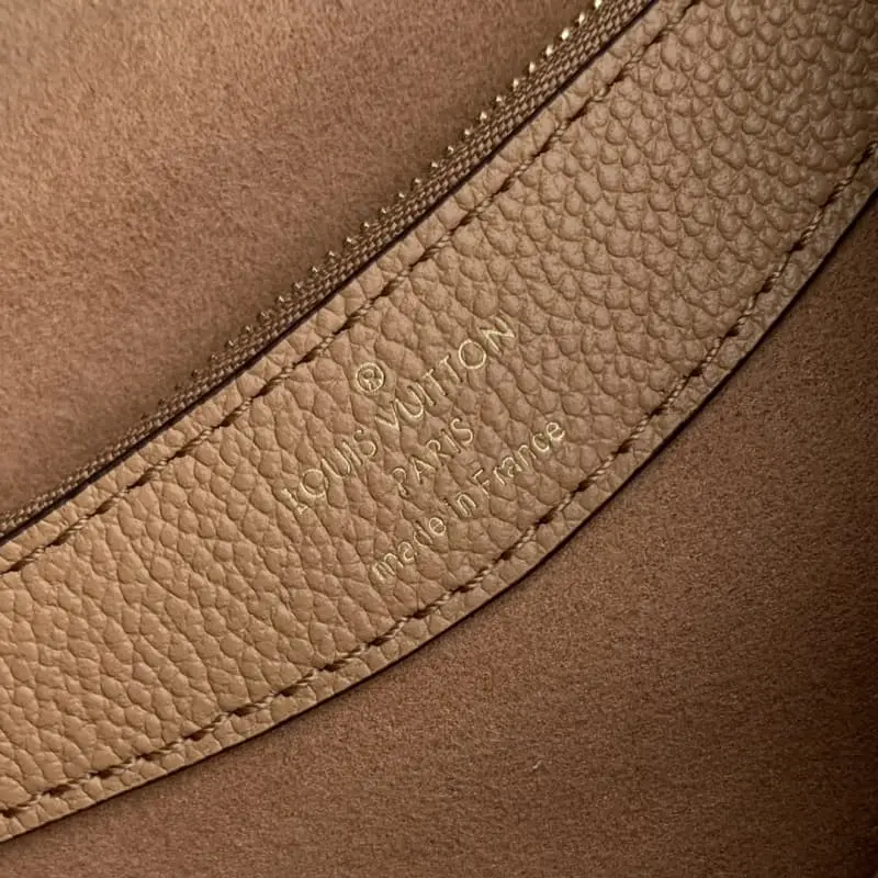 M11817 15x9x24cm High Quality Bags - Image 8