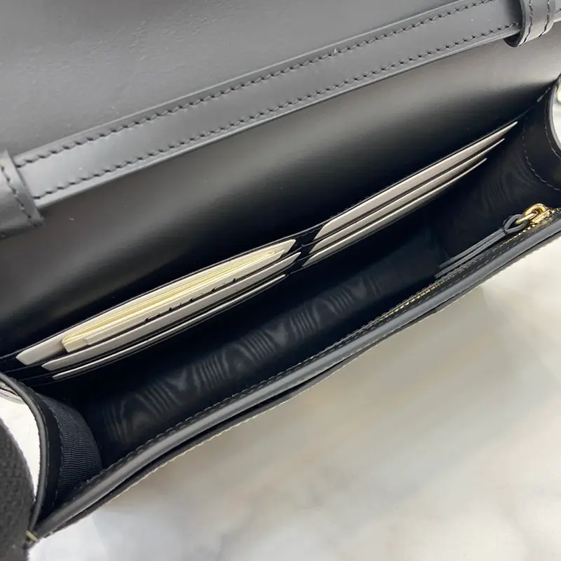 820688 CM 4 High-Quality Bags - Image 9