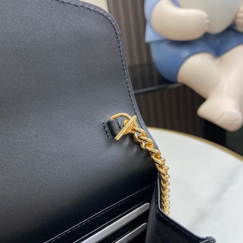 781555 CM 4 High-Quality Bags - Image 8