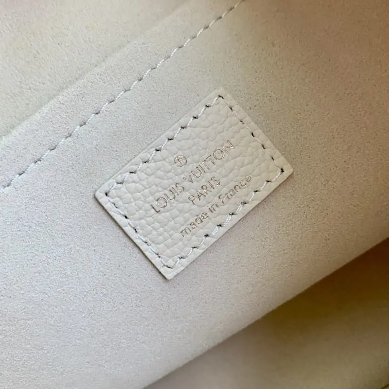 M47185 White Small 31x21.5x13cm High Quality Bags - Image 8