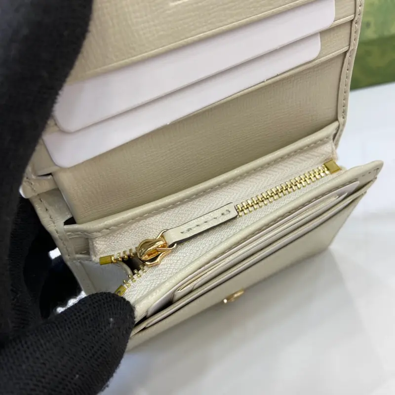 621887 CM 4 High-Quality Bags - Image 8