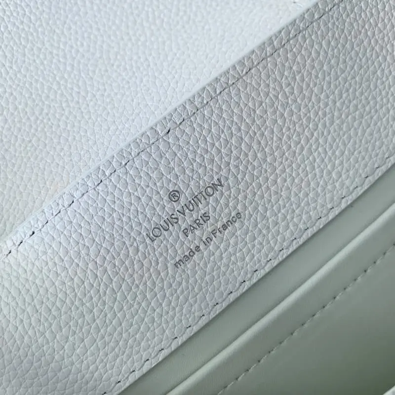 M24666 White 33x19x9cm High Quality Bags - Image 8