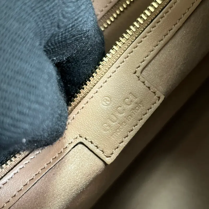 746210 CM 3 High-Quality Bags - Image 8