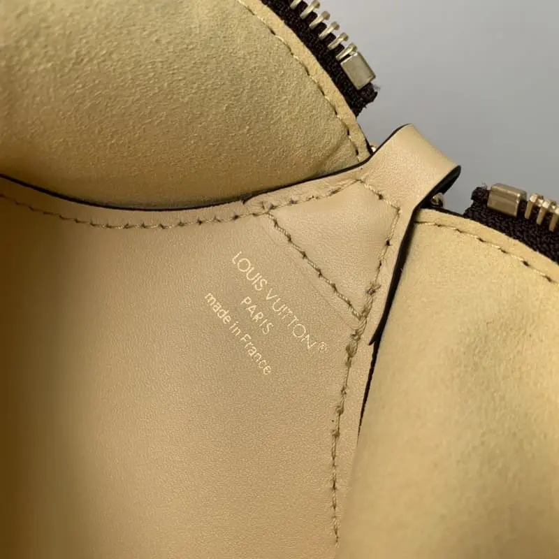 M11303 22.5x13x13cm High Quality Bags - Image 8