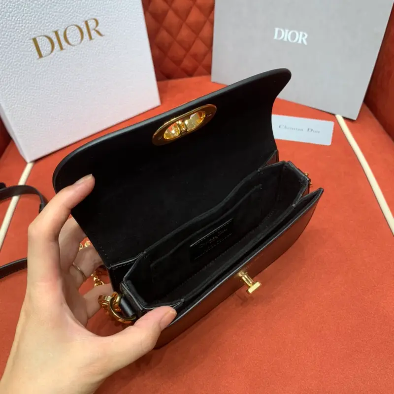 ML139 2 High Quality Bags - Image 8