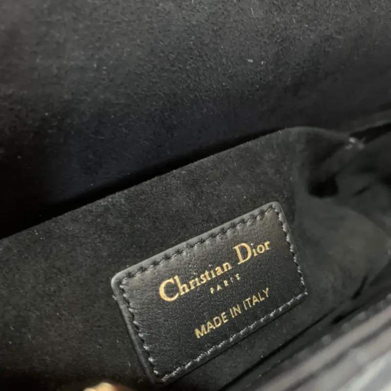 ML16 4 High Quality Bags - Image 6