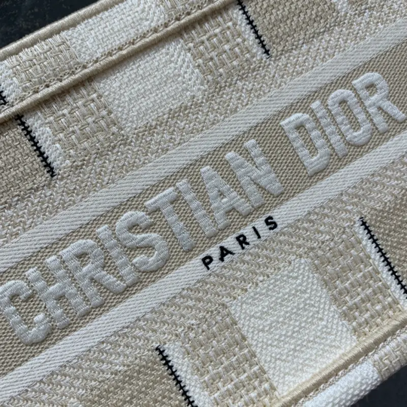 ML8 3 High Quality Bags - Image 8