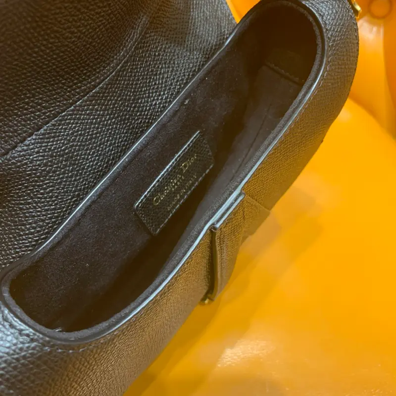 ML62 4 High Quality Bags - Image 7