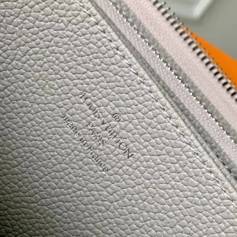 M13825 19.5x10.5x2.5cm High Quality Bags - Image 8