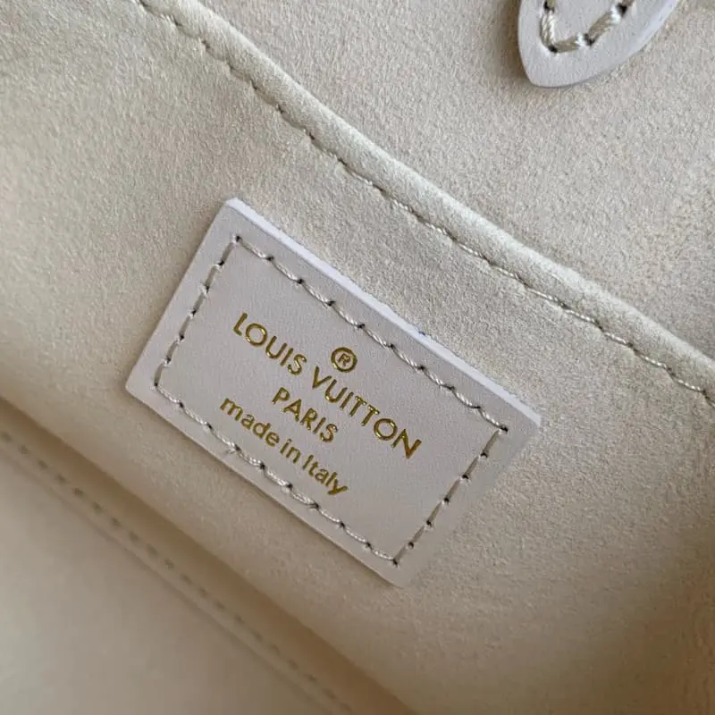 M47115 HH60 18x15x8.5cm High Quality Bags - Image 8