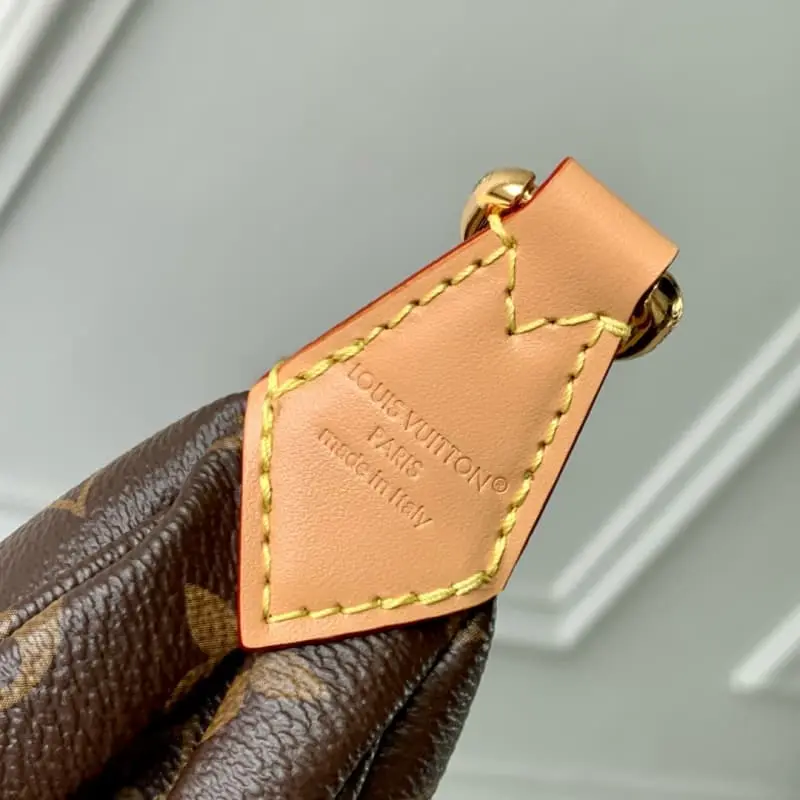 M12939 22x9x33cm High Quality Bags - Image 8