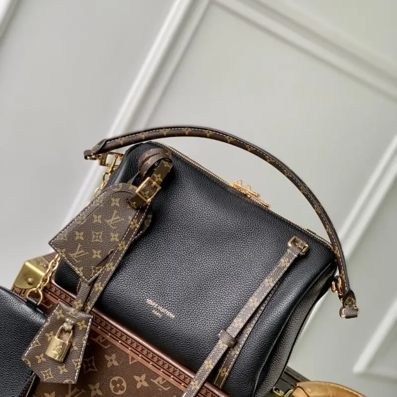 M13667 25x15x18cm High Quality Bags - Image 9